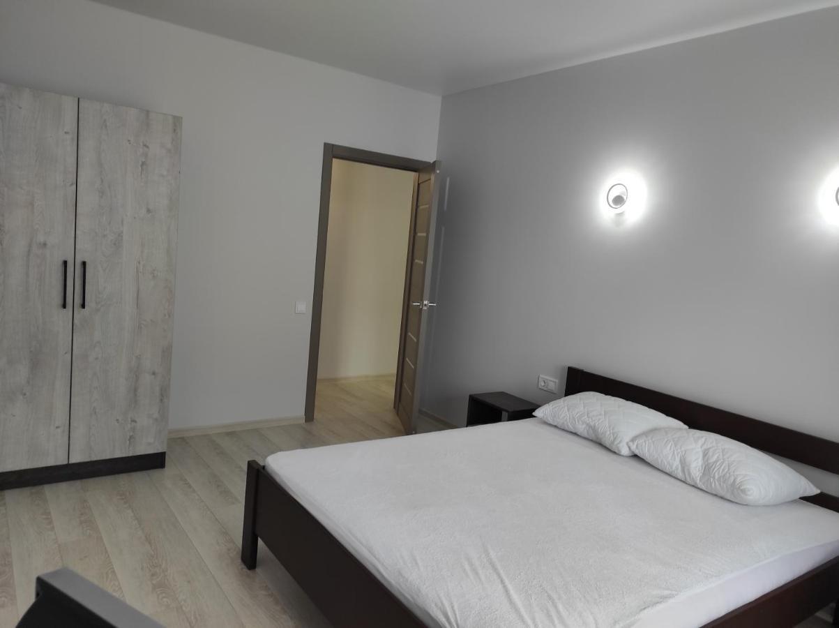 2 Комнатная С Новым Ремонтом, Кондиционером, В Самом Центре Rivne Luaran gambar