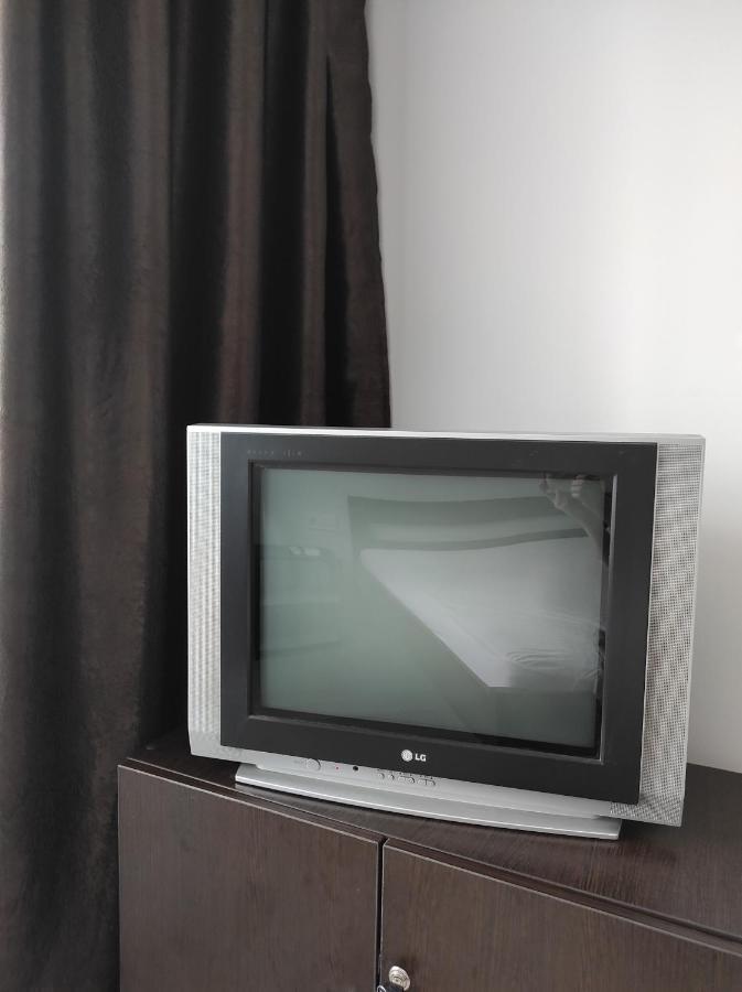 2 Комнатная С Новым Ремонтом, Кондиционером, В Самом Центре Rivne Luaran gambar