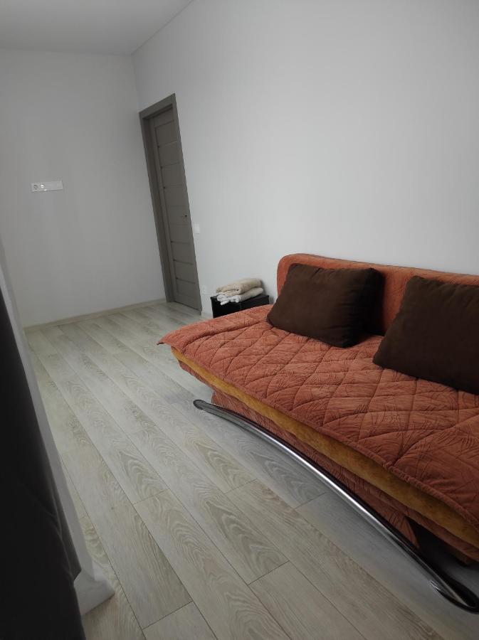 2 Комнатная С Новым Ремонтом, Кондиционером, В Самом Центре Rivne Luaran gambar