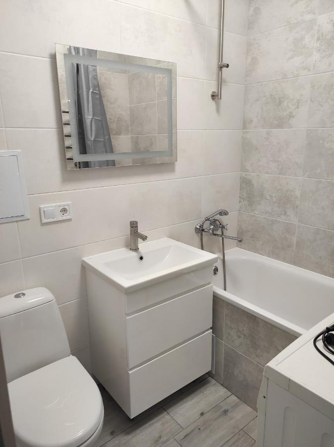 2 Комнатная С Новым Ремонтом, Кондиционером, В Самом Центре Rivne Luaran gambar