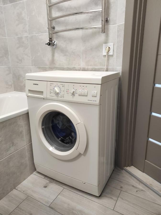 2 Комнатная С Новым Ремонтом, Кондиционером, В Самом Центре Rivne Luaran gambar